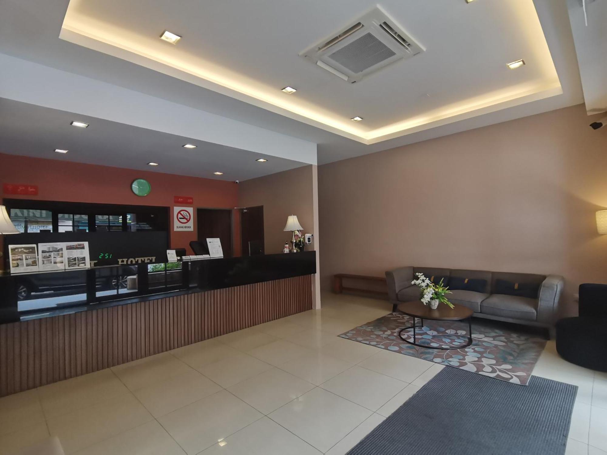 Lumut Hotel Bagian luar foto